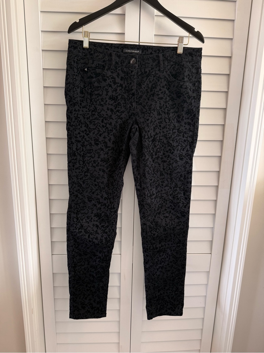 Luisa Cerano Black Floral-Textured Skinny Pants